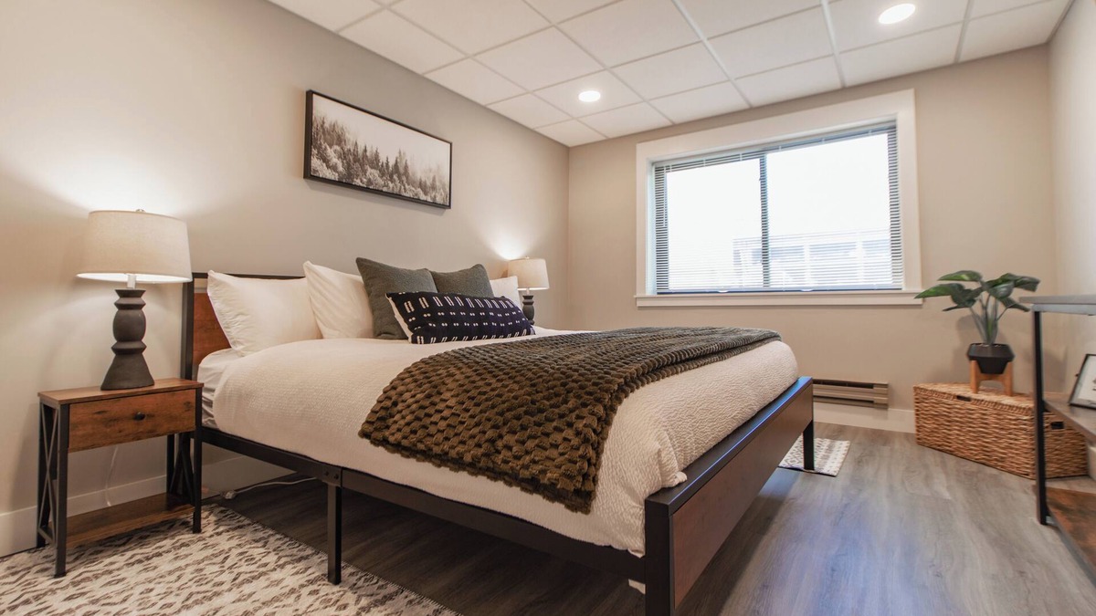 Downtown - Waterfront Apartment | Urban Woods Retreat | In the Heart of Downtown