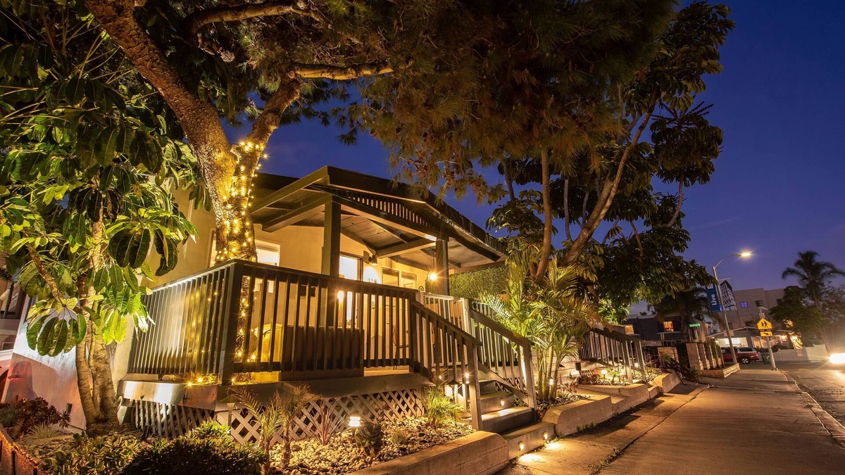 Hillcrest House | Urban Zen 2 - Luxury Remodel - Gr8 Deal- WOW!