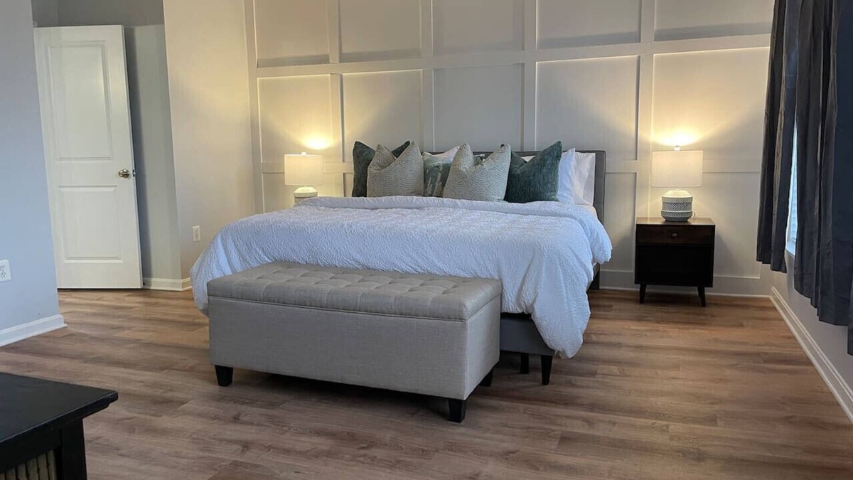 Lakeview House | UrbanHaven - 2BD/2.5BA City/Suburb Living