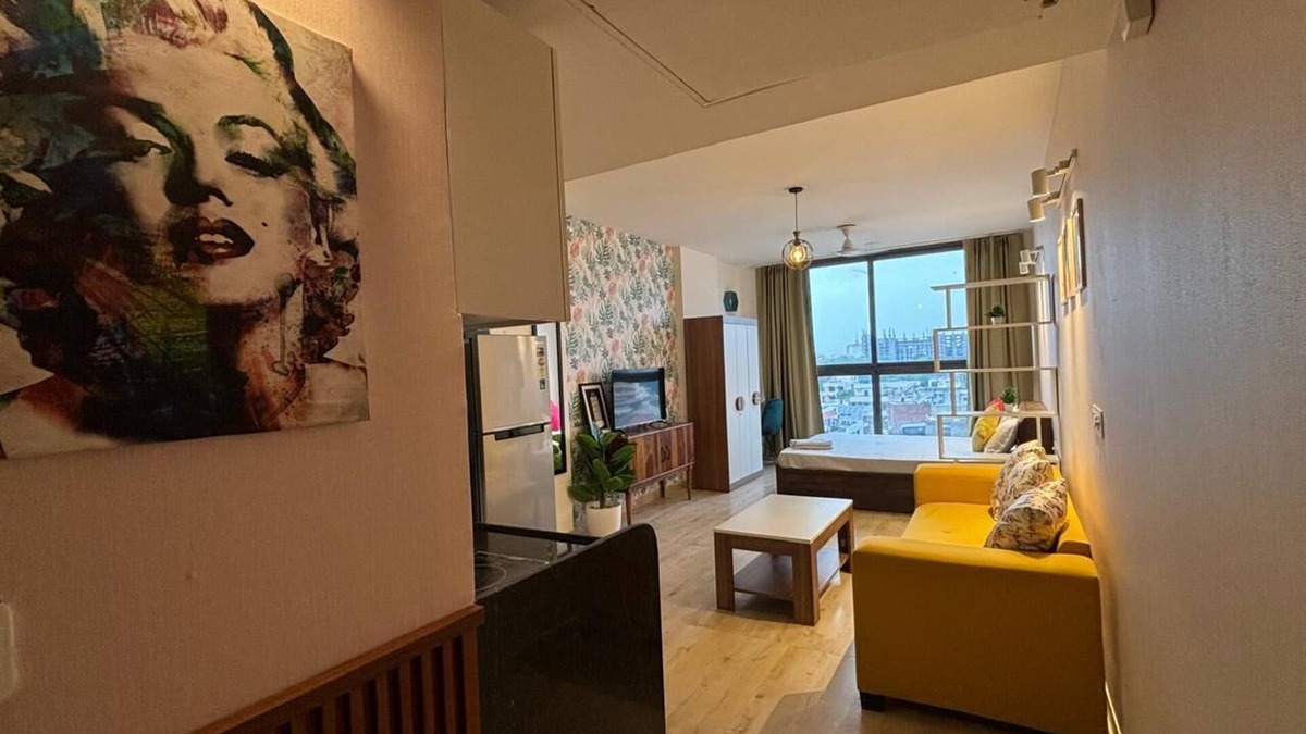 Panch Batti Apartment | UrbanOasis- Studio Apt @ City Centre w Pool+Free Wifi+Free Parking + FortView