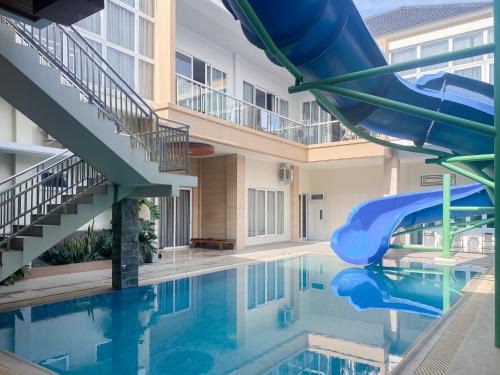 Rajabasa Hotel | Urbanview Hotel Hakobox Syariah Lampung by RedDoorz