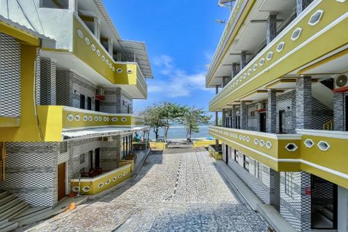 Pameungpeuk Hotel | Urbanview Hotel Saikhwan Pantai Sayang Heulang Pameungpeuk Garut by RedDoorz