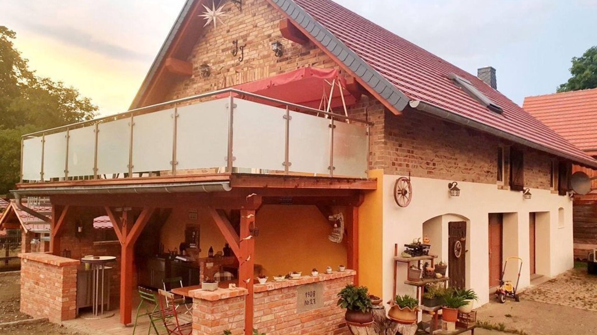 Kreba-Neudorf Apartment | Urlaubshof Turmblick - Spacious vacation apartment (70 sqm) with south-facing balcony