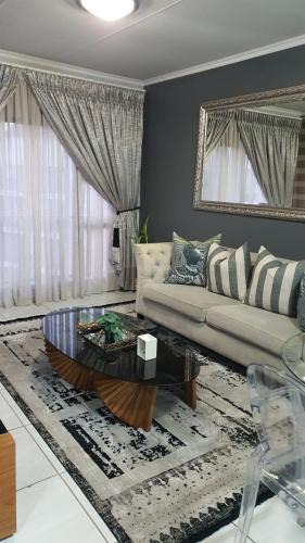 Greater Johannesburg Metropolitan Area Apartment | URlyfstyle Cottage Near Mall of Africa