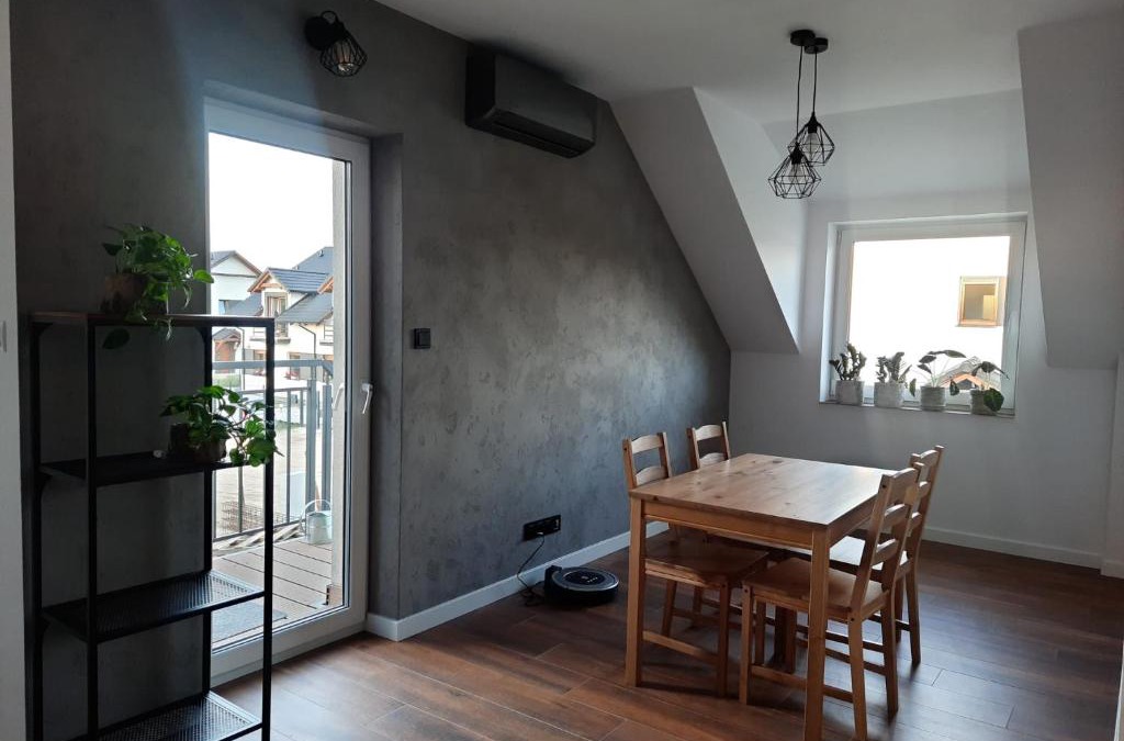 Kornik Apartment | Uroczy apartament z dostępnym parkingiem