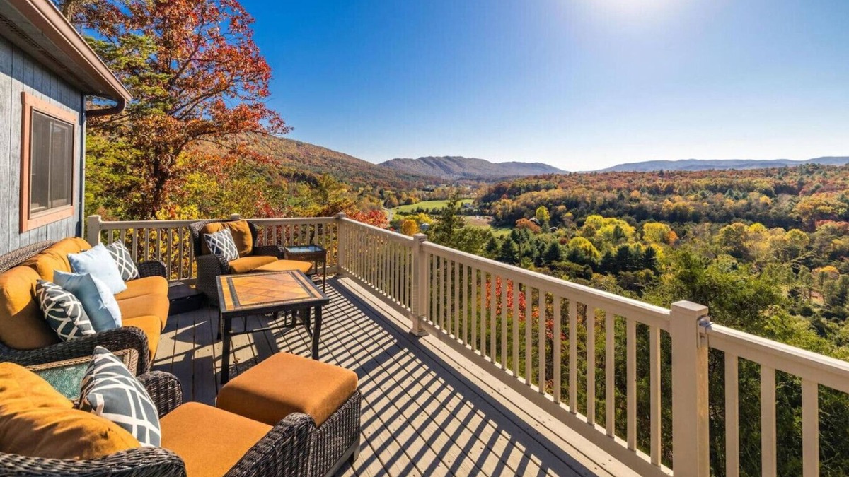 Broadway Cabin | Ursus Slumber -Hot Tub, Stunning Views, 3bdr/2bath