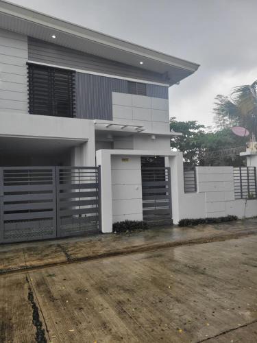 Mandurriao House | US 1975 monthly for furnished HOUSE and brand new CAR in Exclusive Neighborhood