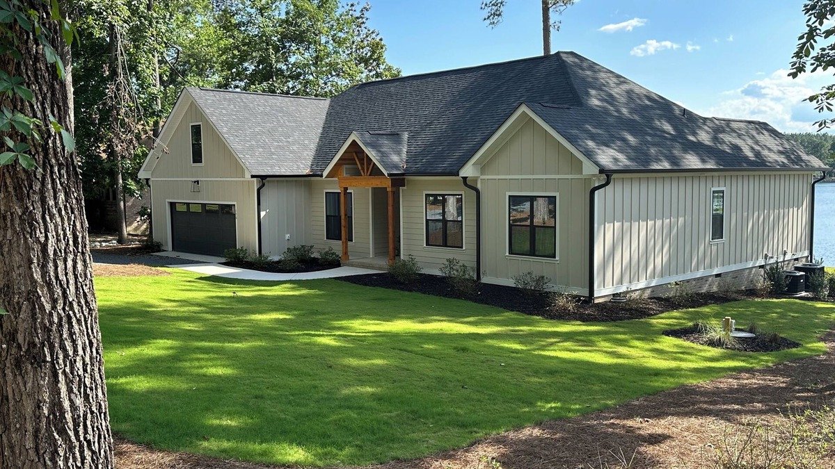 Seven Lakes House | US Open! Beautiful Brand New Home on large Private Lake 11m from Pinehurst #2!