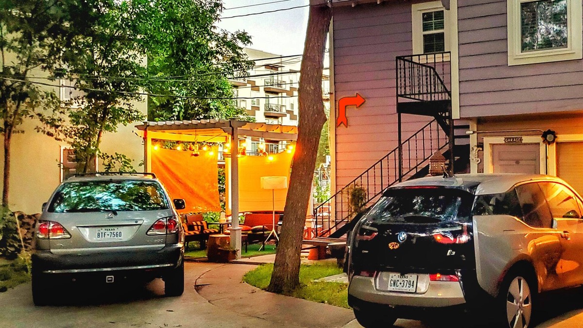 Hancock Cottage | UT Downtown Eco Private Carriage Pecan Tree House Free Wifi Wired Internet