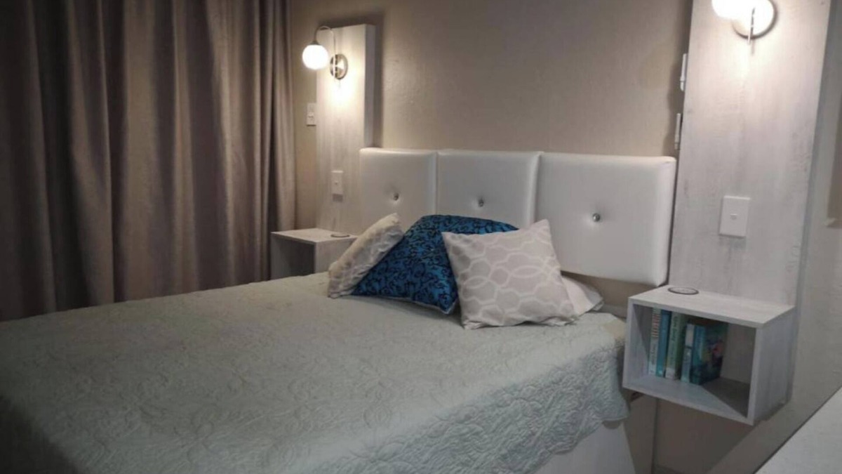 Manaba Beach Apartment | Uvongo Chalet 11 Room 289