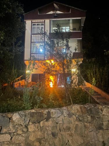 Caykara Apartment | UZUNGÖL Nehir kenarında Doğa içinde merkezi 3 yatak odalı Büyük SUİTE Daire