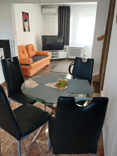 Balatonfuzfo Apartment | Vár-Lak Apartman