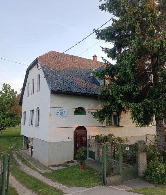 Csesznek Apartment | Várkapitány-lak