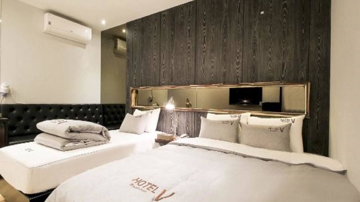 Gangseo District Hotel | V Hotel
