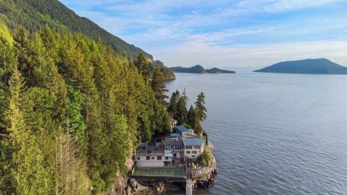 Vancouver House | V&P Ocean front villa