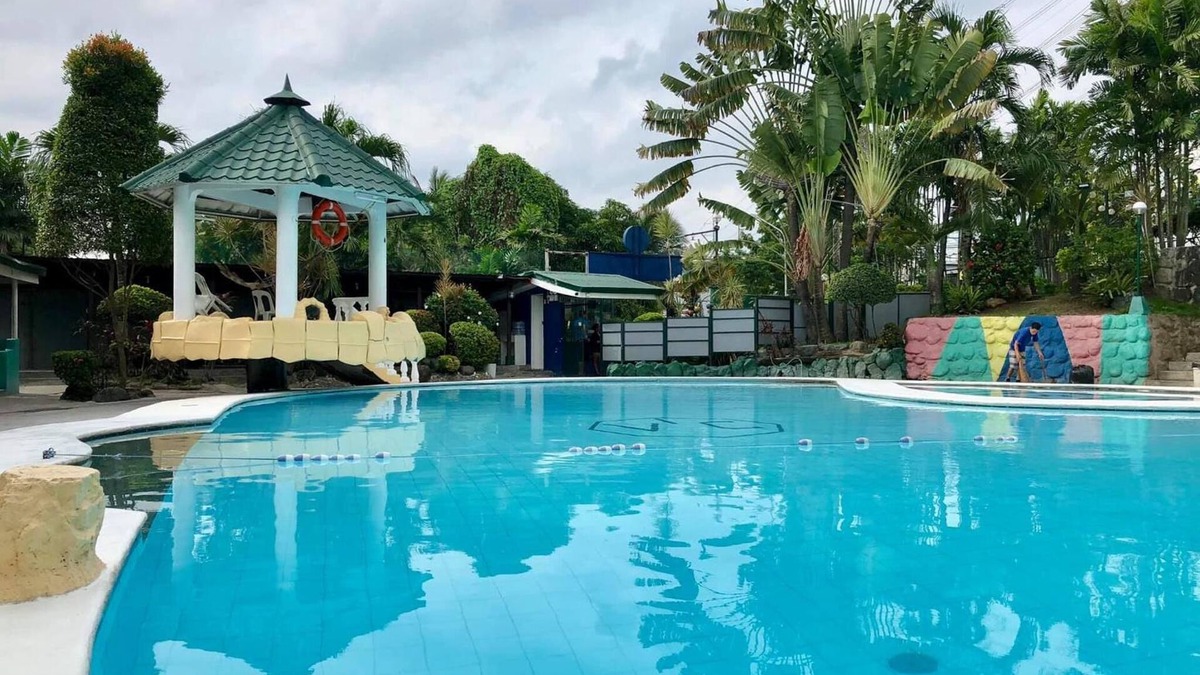 Dasmarinas Hotel | V Resort Dasma