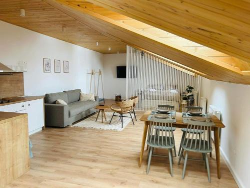Kezmarok House | V ulicke