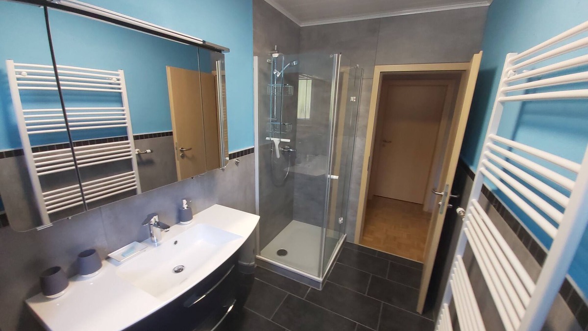Neustadt-Stadtmitte Apartment | Vacation apartment with castle view in a quiet residential area