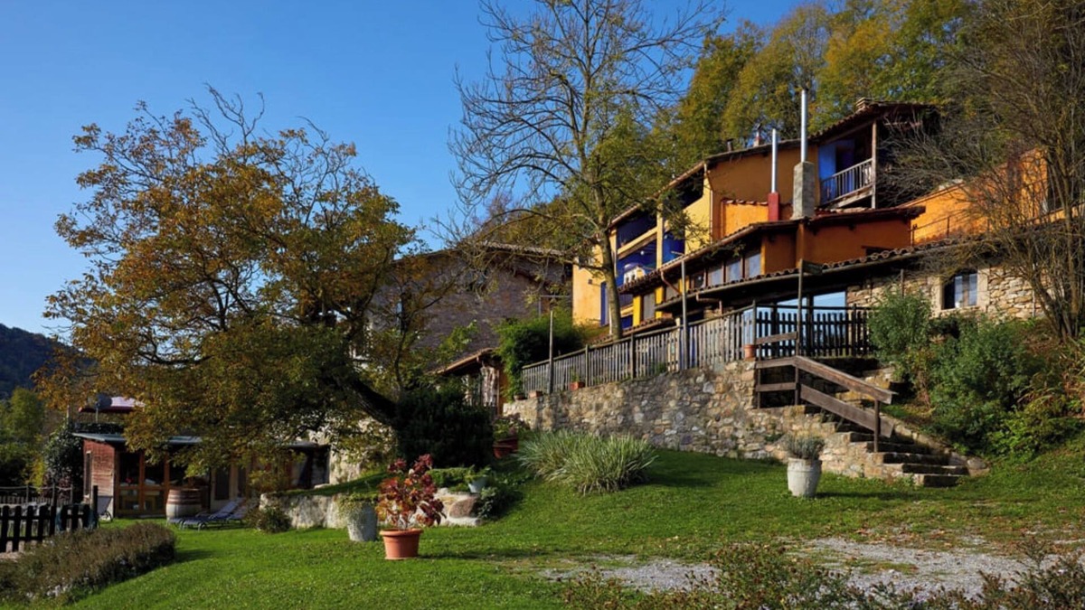 Sant Joan de Les Abadesses House | Vacation Home "Els Mossos, El Reixac Casa Rural" with Mountain View, Shared Pool & Wi-Fi