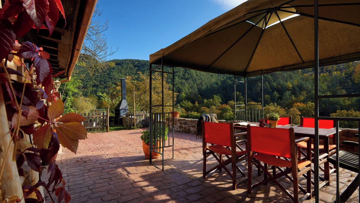 Sant Joan de Les Abadesses House | Vacation Home "Galliner, El Reixac Casa Rural" with Mountain View, Shared Pool & Wi-Fi