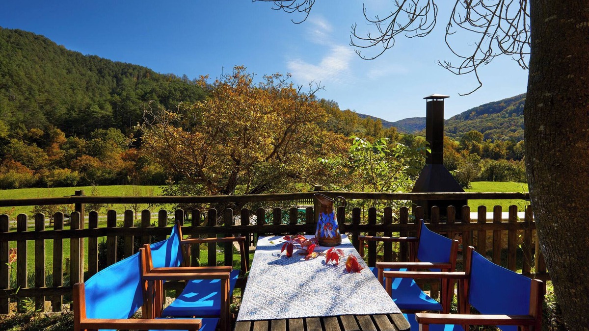 Sant Joan de Les Abadesses House | Vacation Home "La Cabana, El Reixac Casa Rural" with Mountain View, Shared Pool & Wi-Fi