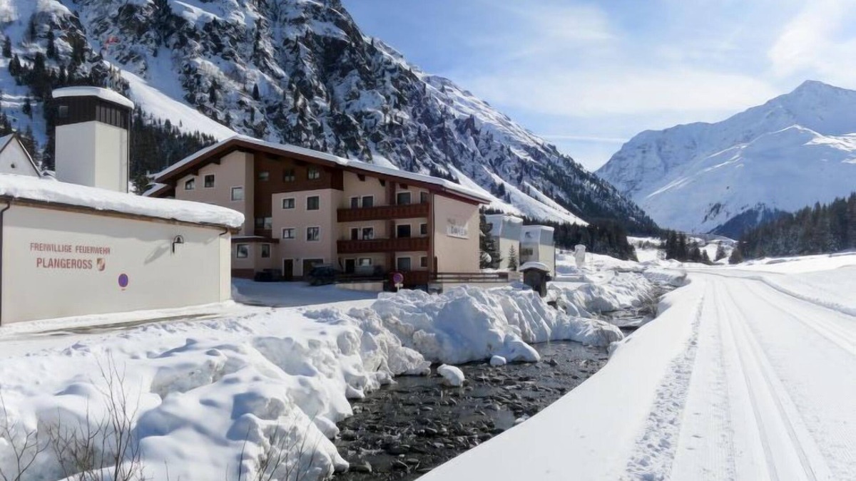 Plangeross House | Vacation home Daheim (PZT385) in Sankt Leonhard im Pitztal - 25 persons, 10 bedrooms