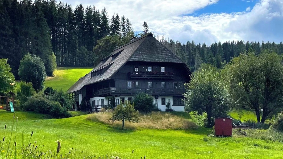 Schoenwald Apartment | Vacation apartment Rüttwaldhof Black Forest - 123sqm - Family-friendly & tiled stove