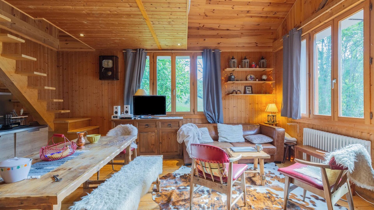 Saint-Pierre-en-Faucigny House | Vacation Home "Quiet and Authentic Mountain Chalet" with Mountain View, Private Terrace & Wi-Fi