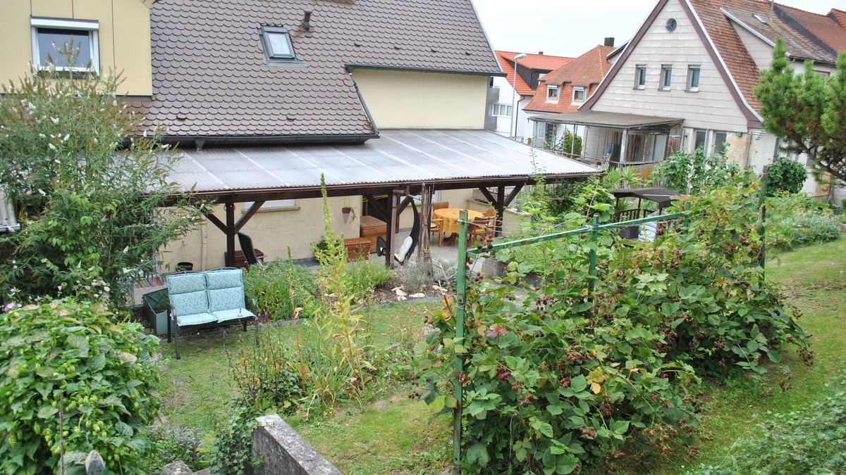 Giengen an der Brenz Apartment | Vacation apartment with mod. Bathroom, fitted kitchen and a covered terrace.
