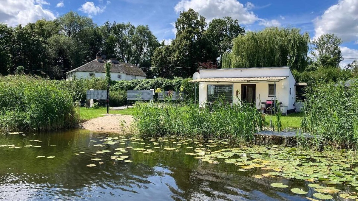 Wustermark House | Vacation accommodation by a private lake, surrounded by nature in Ketzin, not far from Berlin