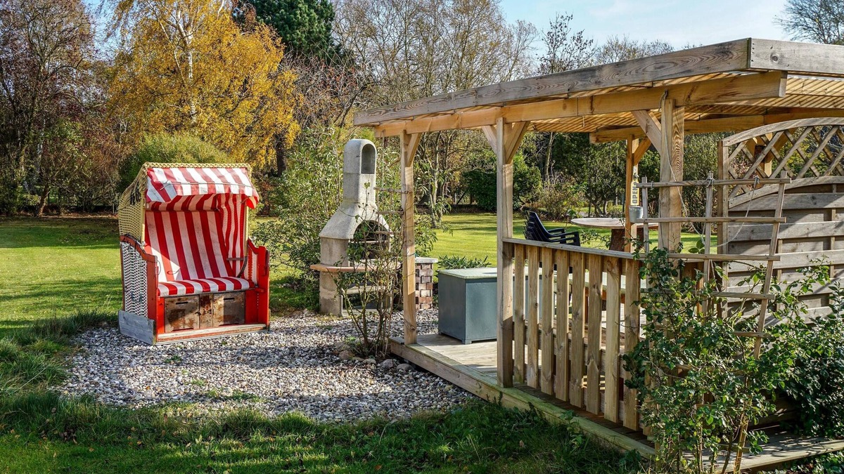 Vitzdorf Apartment | Vacation apartment Villa FarbenFroh with terrace on Fehmarn