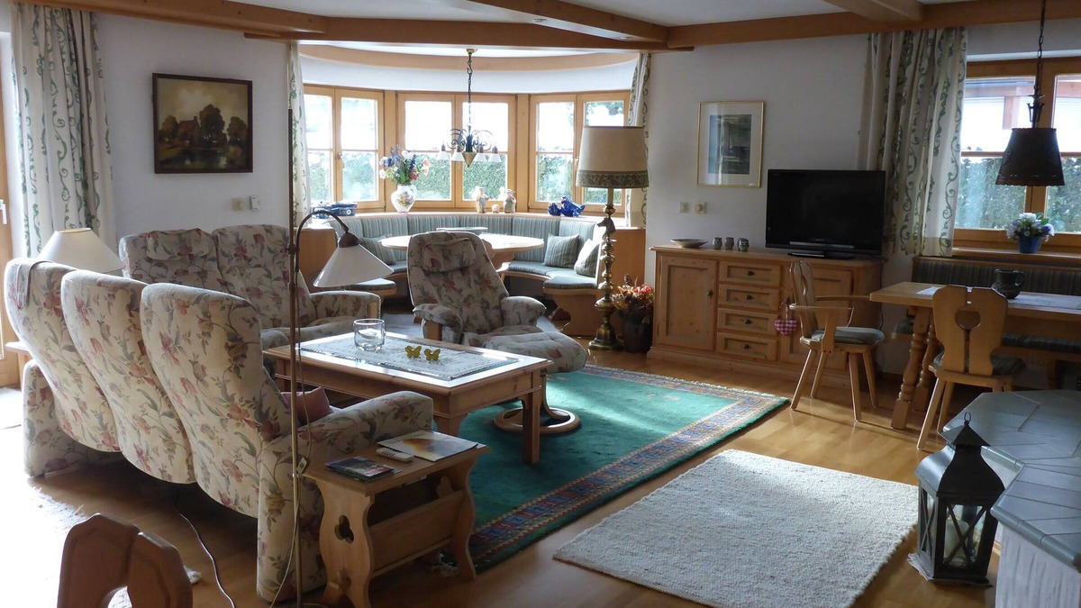 Aschau im Chiemgau Apartment | Vacation apartment 106 sqm living room, bedroom and south-facing terrace