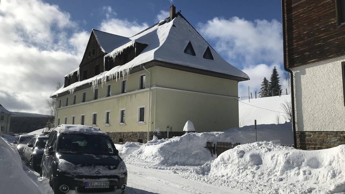 Johanngeorgenstadt Apartment | Vacation apartment directly at the cross-country ski trail entrance Charging possibility e-car/hybrid!