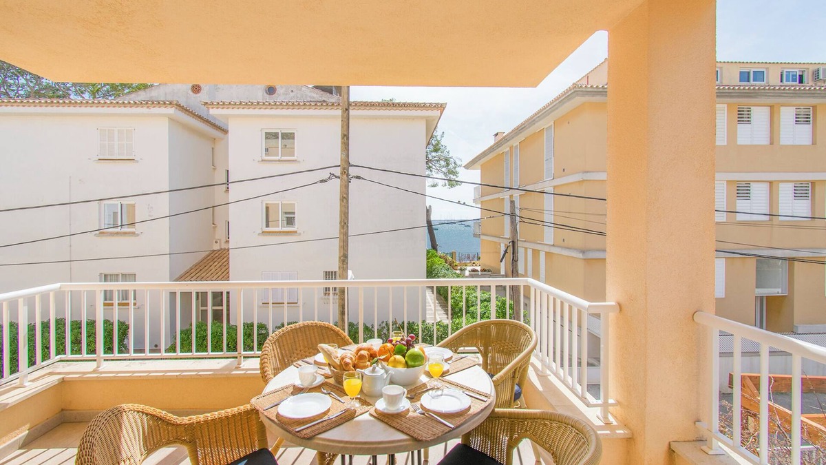 Puerto de Pollensa Apartment | Vacation Apartment Talaia 1A with Balcony, Wi-Fi, Garden & Terrace