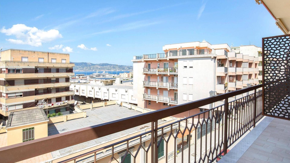 Villa San Giovanni Apartment | Vacation apartment in Villa San Giovanni, just 10 km from Messina and 15 km from Reggio Calabria.