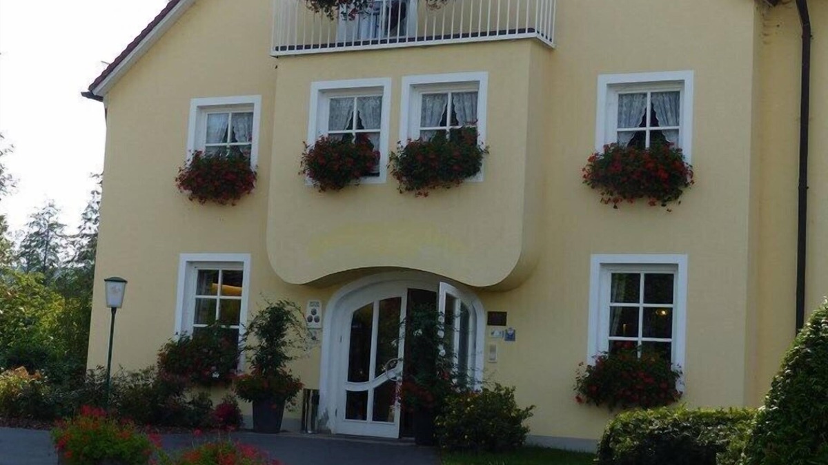 Neualbenreuth Apartment | Vacation apartment located directly on the golf course