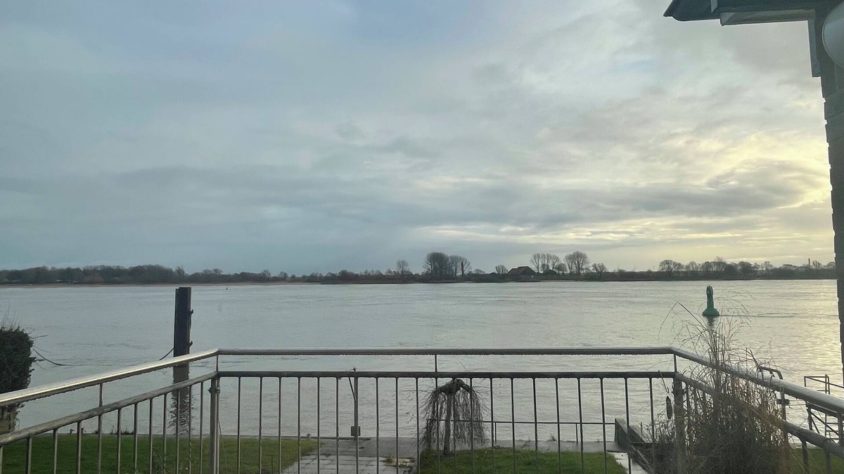 Brake Apartment | Vacation apartment Sonnenschein - More Weser is not possible -