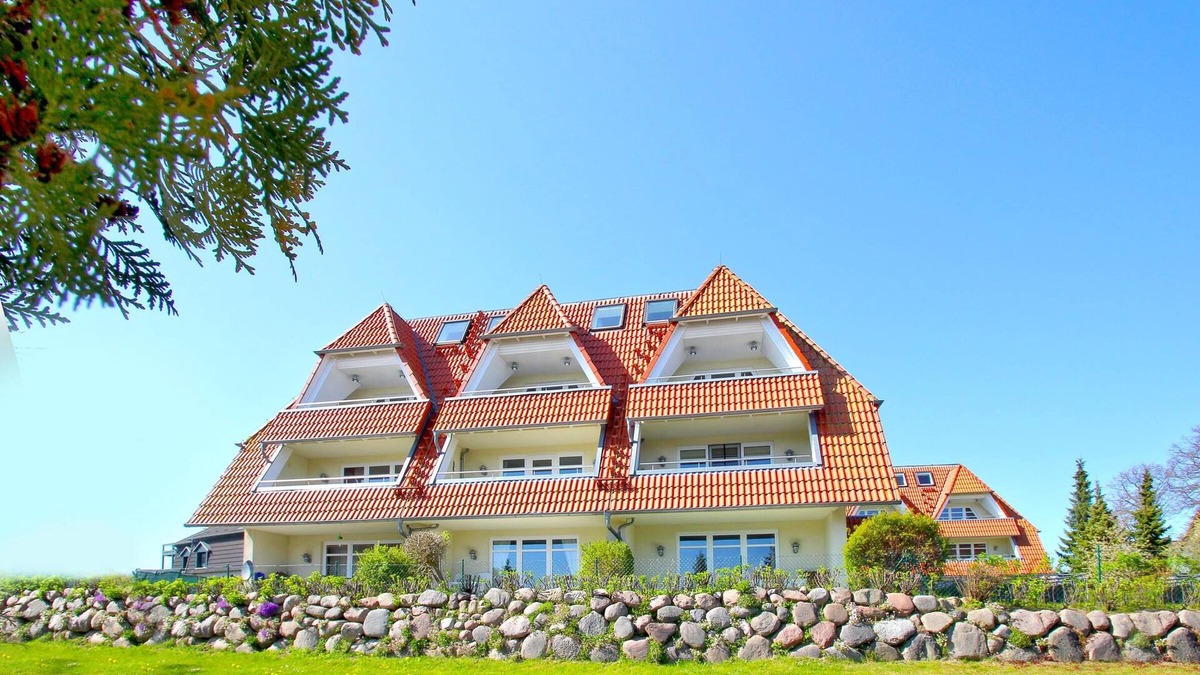 Breege Apartment | Vacation apartment near the harbor with balcony and sea view - Hafenhäuser Breege FeWo 14