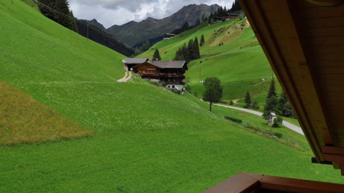 Innervillgraten Apartment | Vacation apartment BERG 1 - Holiday apartment Daniela Mair
