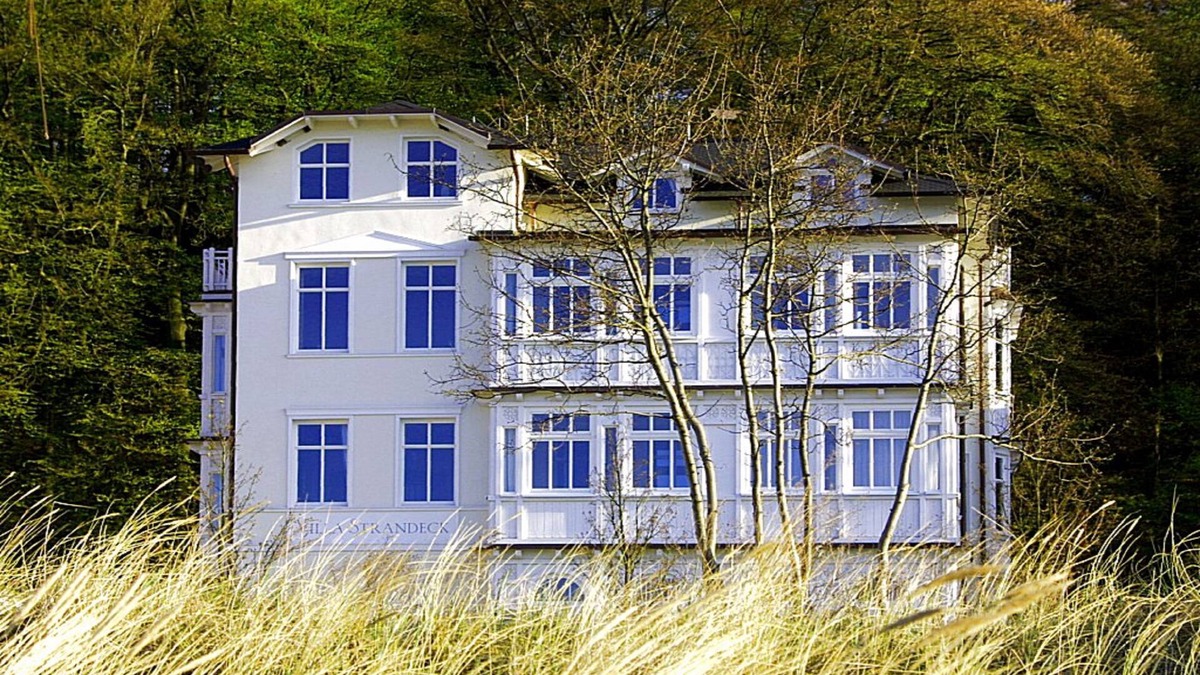 Binz Apartment | Vacation apartment near the beach with balcony and sea view - Villa Strandeck FeWo 06