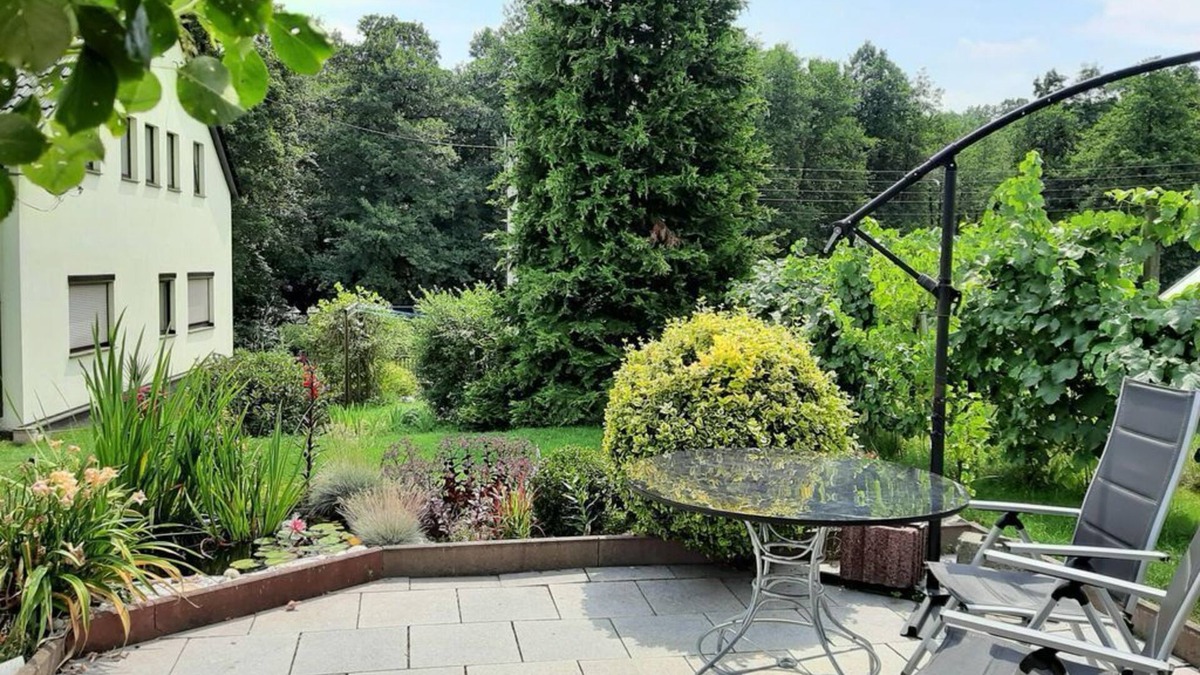 Langenweißbach Apartment | Vacation apartment in the green Mulde valley