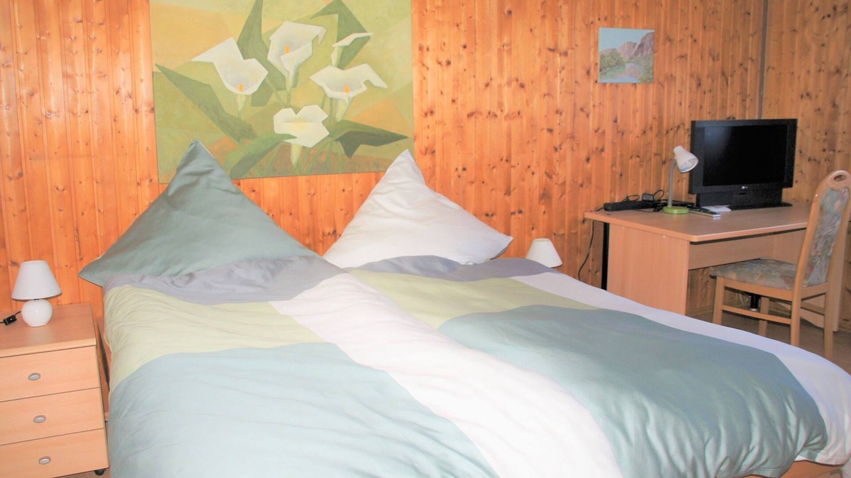 Bad Muenster am Stein-Ebernburg Apartment | Vacation apartment in the flower garden