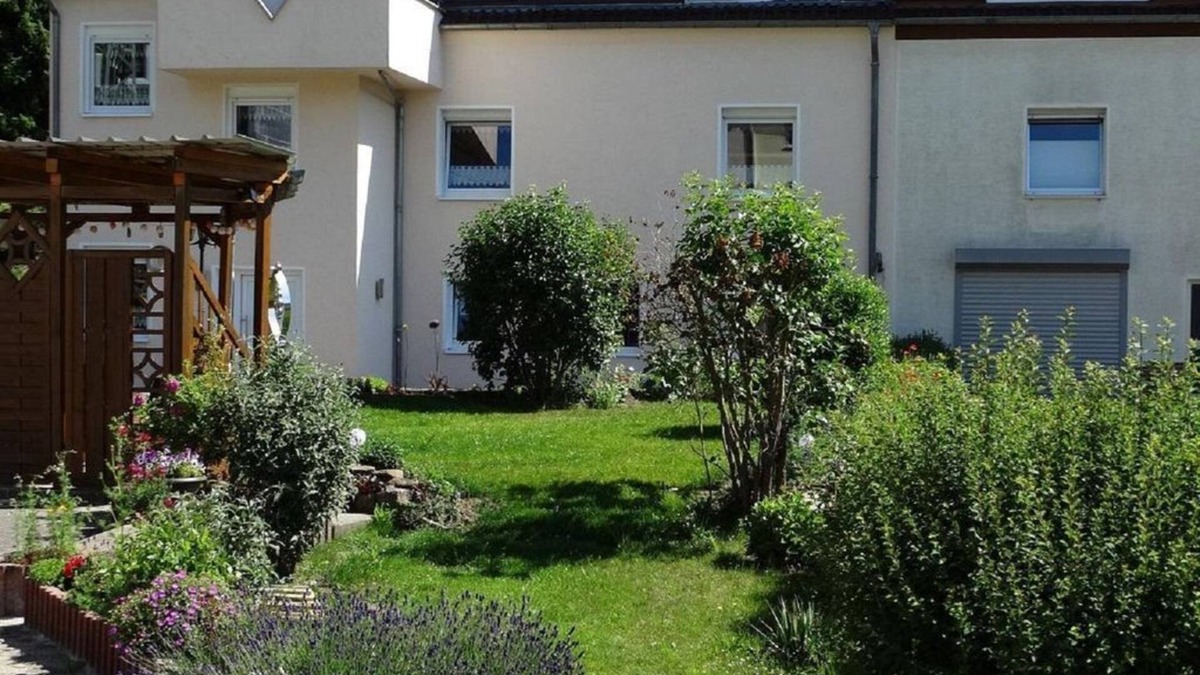 Heckendalheim Apartment | Vacation apartment Christine - Apartment with outdoor seating