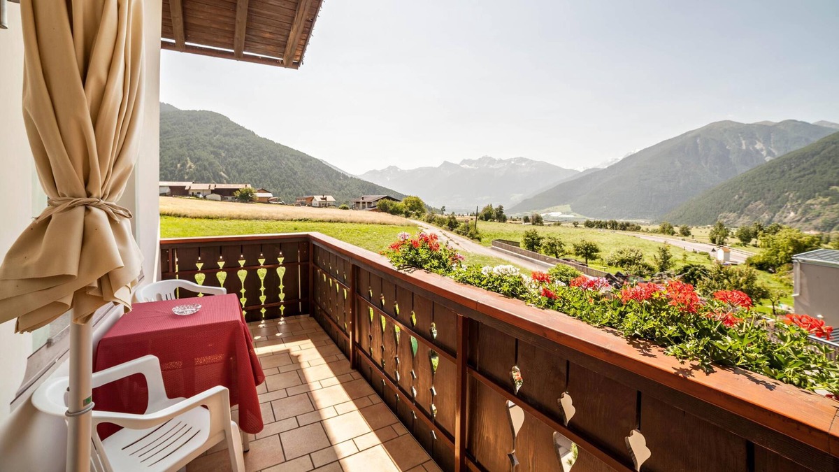 Burgusio Apartment | Vacation Apartment "Sonnenhof Sonnschein" with Mountain View, Terrace& BBQ