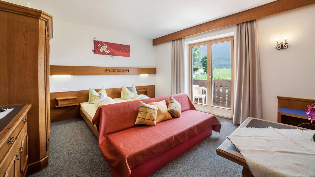 Burgusio Apartment | Vacation Apartment "Sonnenhof Sonnaufgang" with Mountain View and Terrace