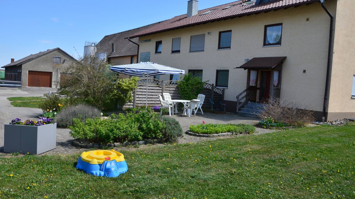 Rulfingen Apartment | Vacation apartment 1 | Ferienhof Hund Mengen | beautiful countryside
