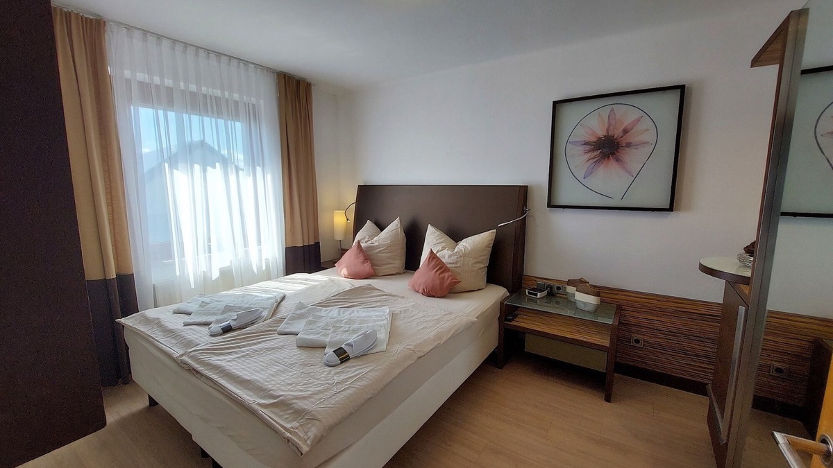 Selb Apartment | Vacation apartment 1st floor (45 sqm) for up to 5 people with Smart TV and wellness shower
