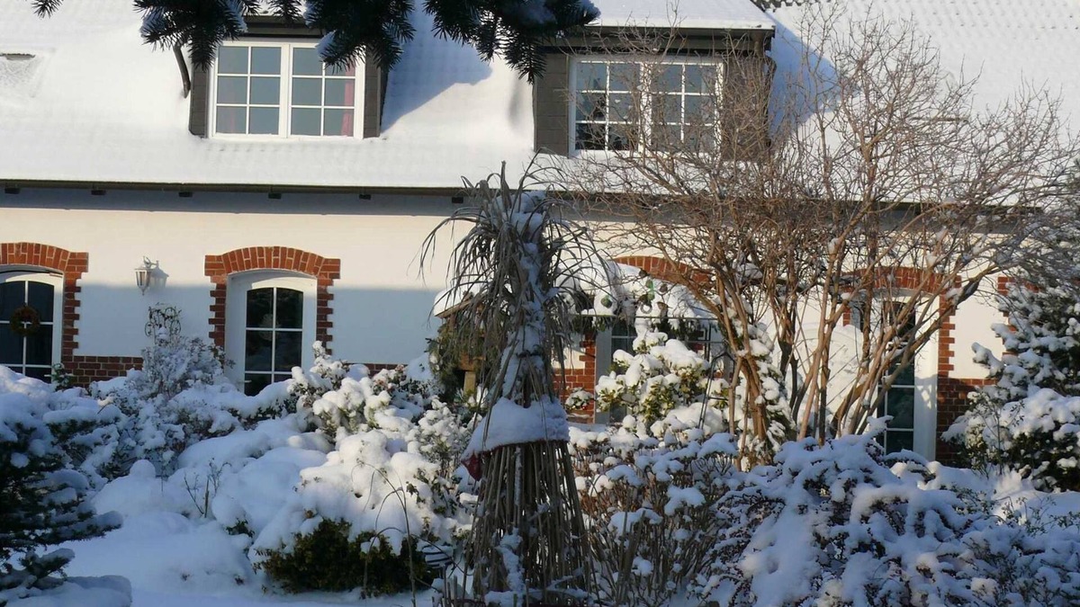 Polchow Apartment | Vacation apartment 3/4 - Lovingly managed pension in Neddesitz on Rügen