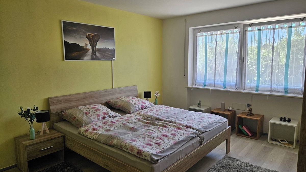 Roeslau Apartment | Vacation apartment 3 in Haus Ludwigsfelder with 2 bedrooms, free WiFi and parking space