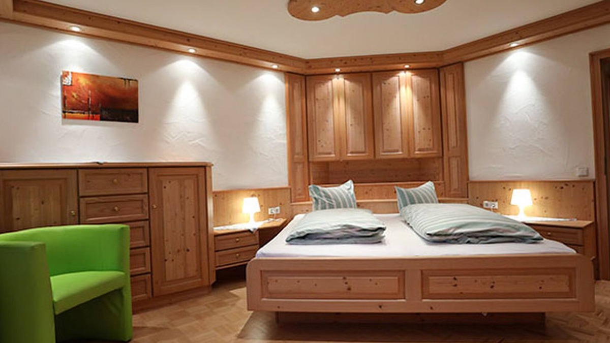 Kuestelberg Apartment | Vacation apartment 6, 170 sqm, 3 bedrooms, 3 living/bedrooms, terrace, max. 10 persons + 2 children
